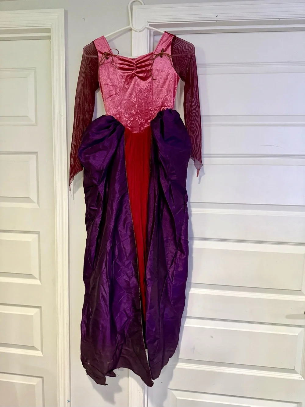Sarah Sanderson costume